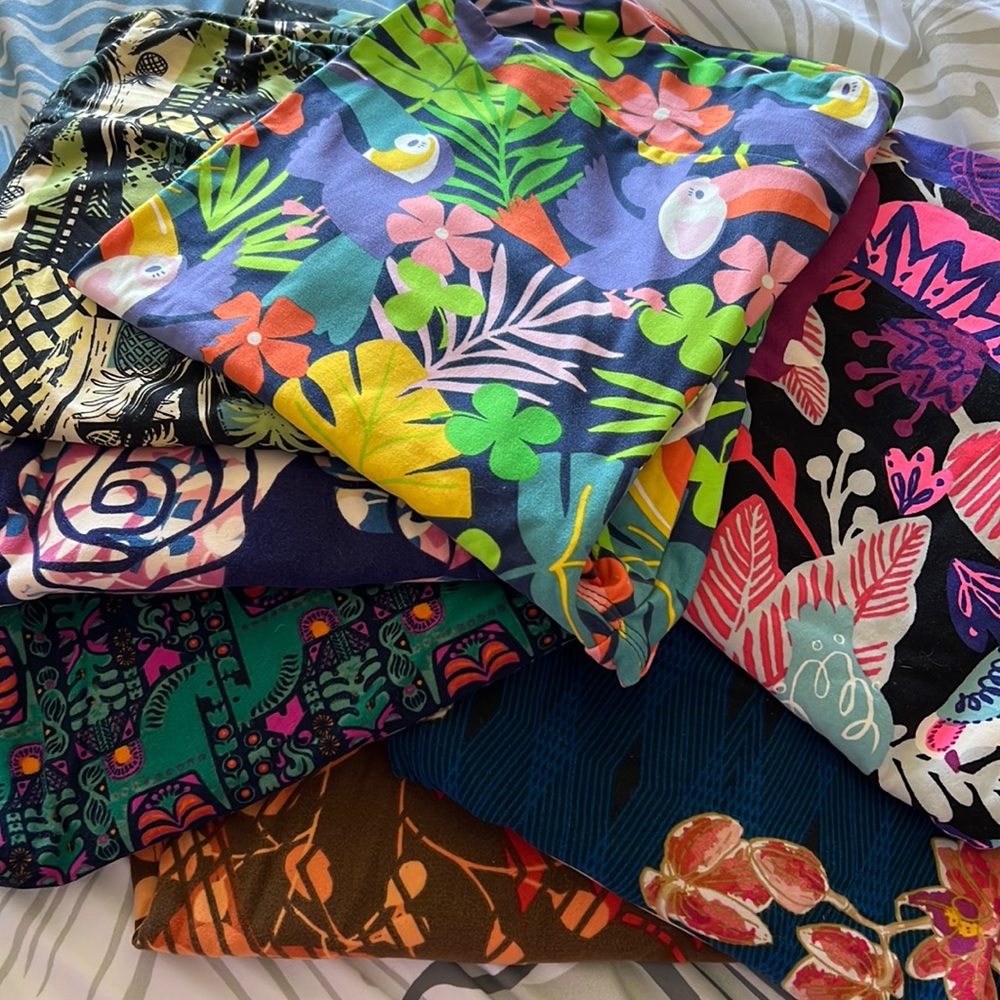 7 pairs of Tiki Floral Aloha LuLaRoe TC Leggings